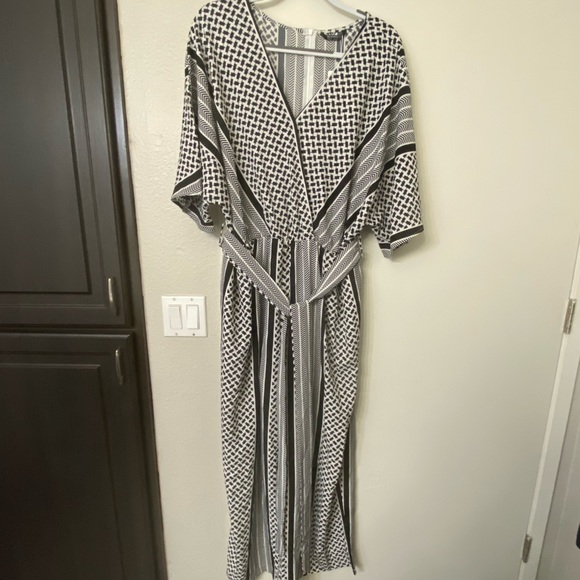 Bloomchic geometric contrast dolman sleeve pocket belted wrap jumpsuit - Picture 3 of 10